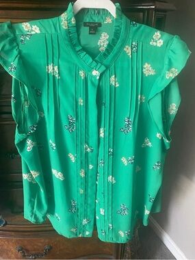 Ann Taylor floral sleeveless blouse